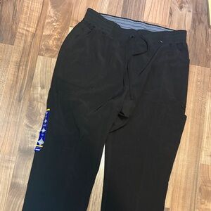 Woman’s black scrub pants size large